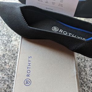Solid black Rothys